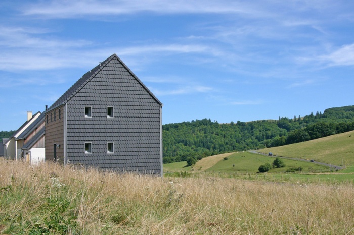 'La petite maison dans la prairie' , un refuge en montagne. : Faade Ouest