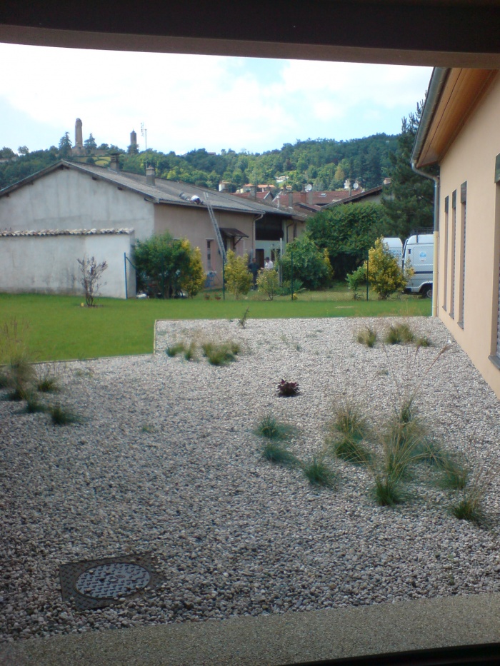 Cration d'un jardin pour une cole de musique : miribel academie (7).JPG