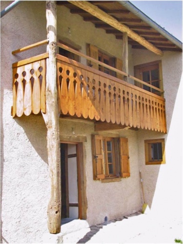 Renovation d'une ancienne ferme  galerie en gte de caractre