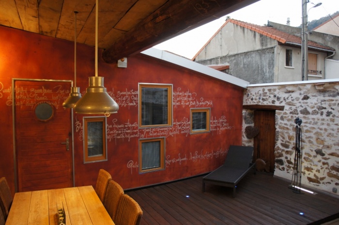 Réhabilitation d'une grange en patio et chambre d'ami